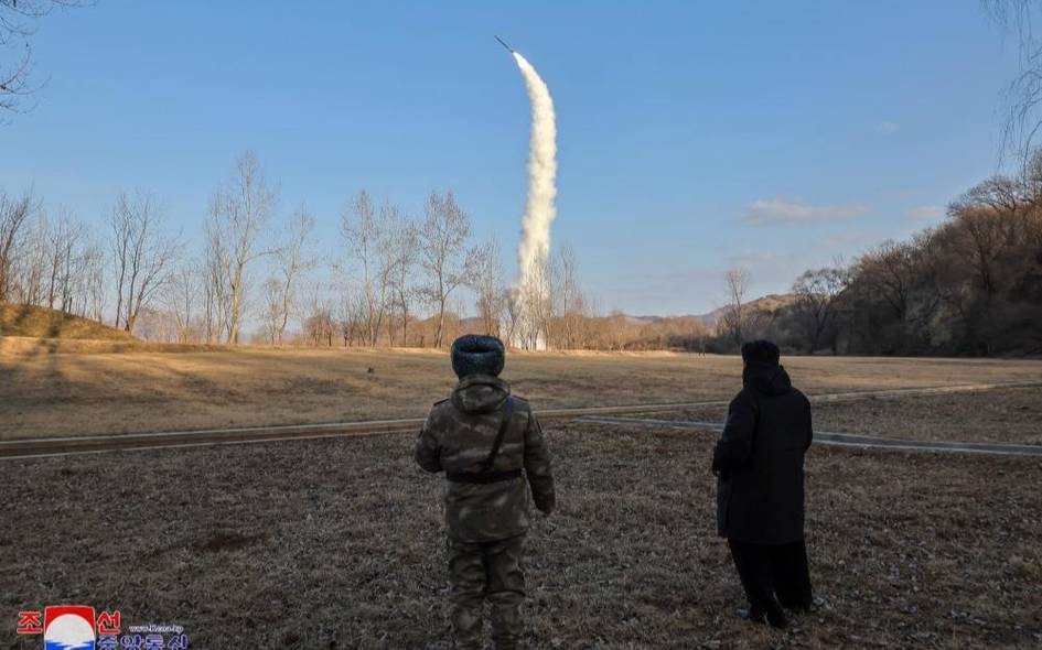 Шимолий Корея ядровий заряд ташувчи ракеталарни синовдан ўтказди (фото)